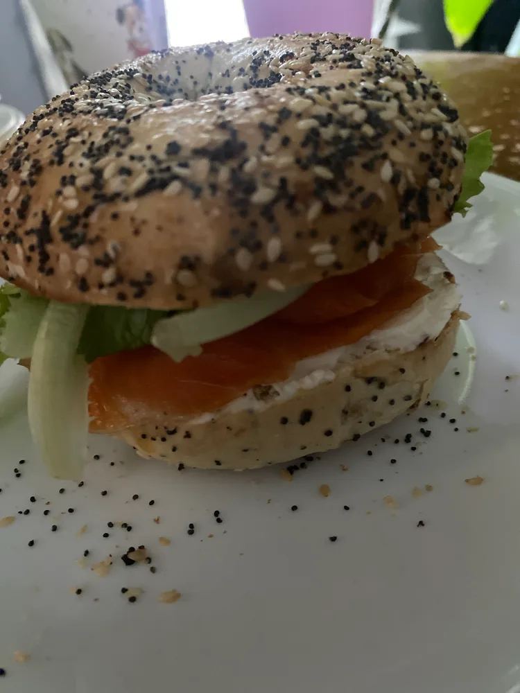Smoked salmon bagel